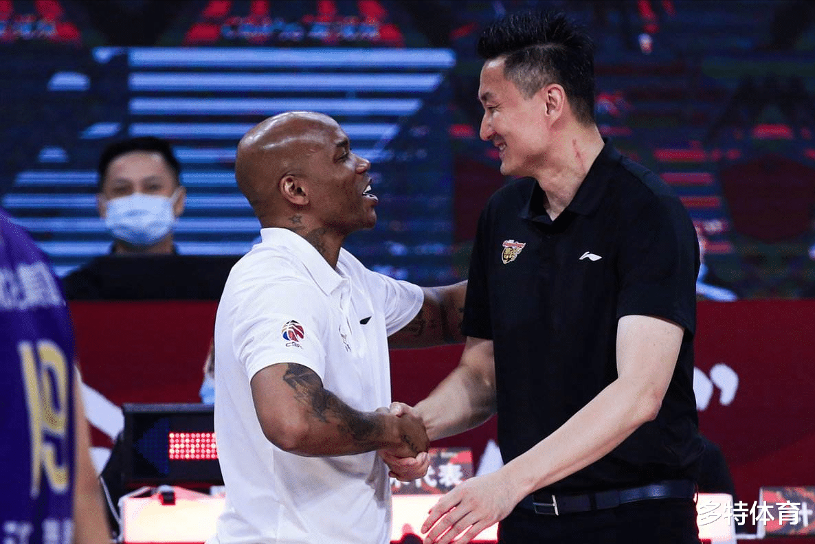 广东男篮|晚上七点半！赵睿正式复出，杜锋马布里相遇分外眼红，宏远取连胜