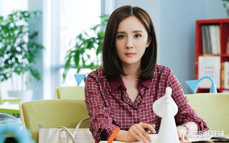 杨幂|粉丝在机场对杨幂开玩笑,杨幂是这样回复的