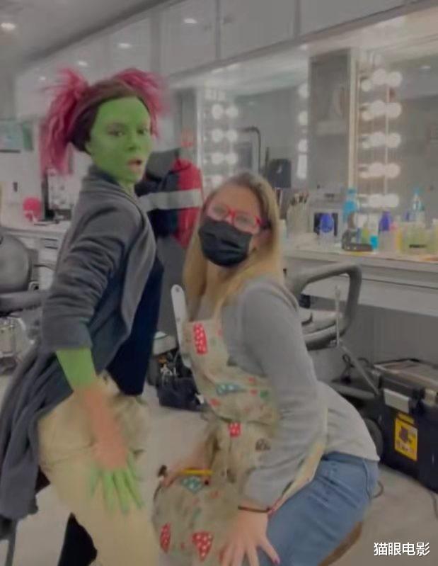 卡魔拉|漫威卡魔拉痴迷土味视频，随时随地撩衣扭屁股，还把腰给扭了