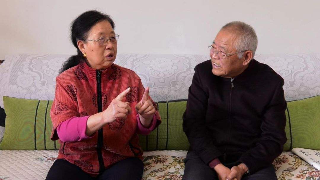 大爷|2014年老教授晨练时被女孩撞晕,醒后对儿子说:把一万元退给人家