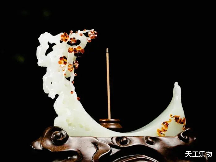 |比山料好,比籽料少!和田玉巧雕山流水料“踏雪寻梅”!