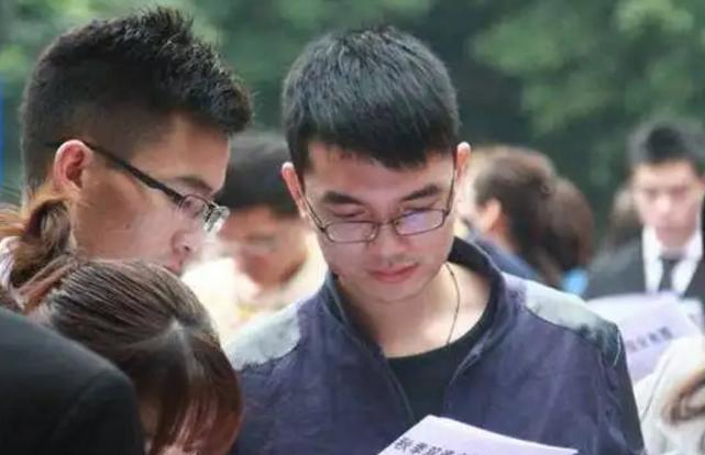 大学生|最受女生欢迎的男友“职业”排名洗牌,榜首意外,公务员无缘前5