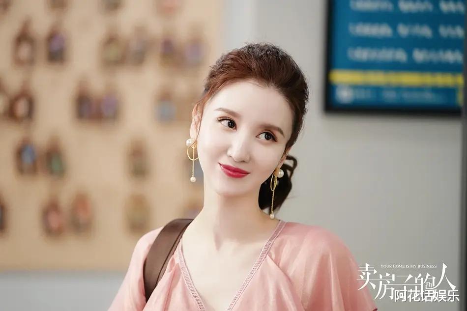 关晓彤|关晓彤首部谍战剧将拍，知名编剧海飞操刀，男主也是男神级别！