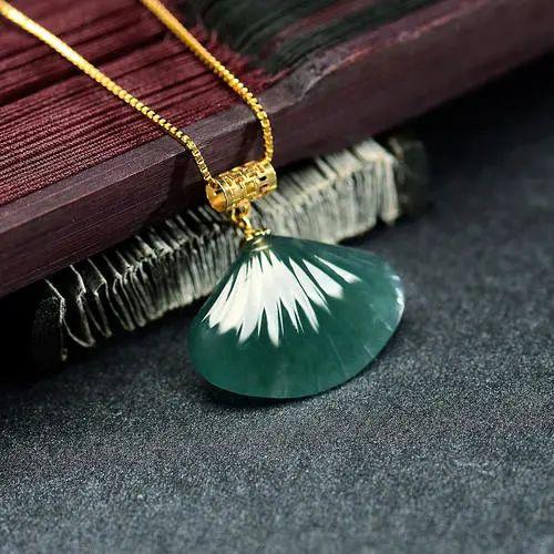 |带你欣赏翡翠界的一股清流——蓝水翡翠！