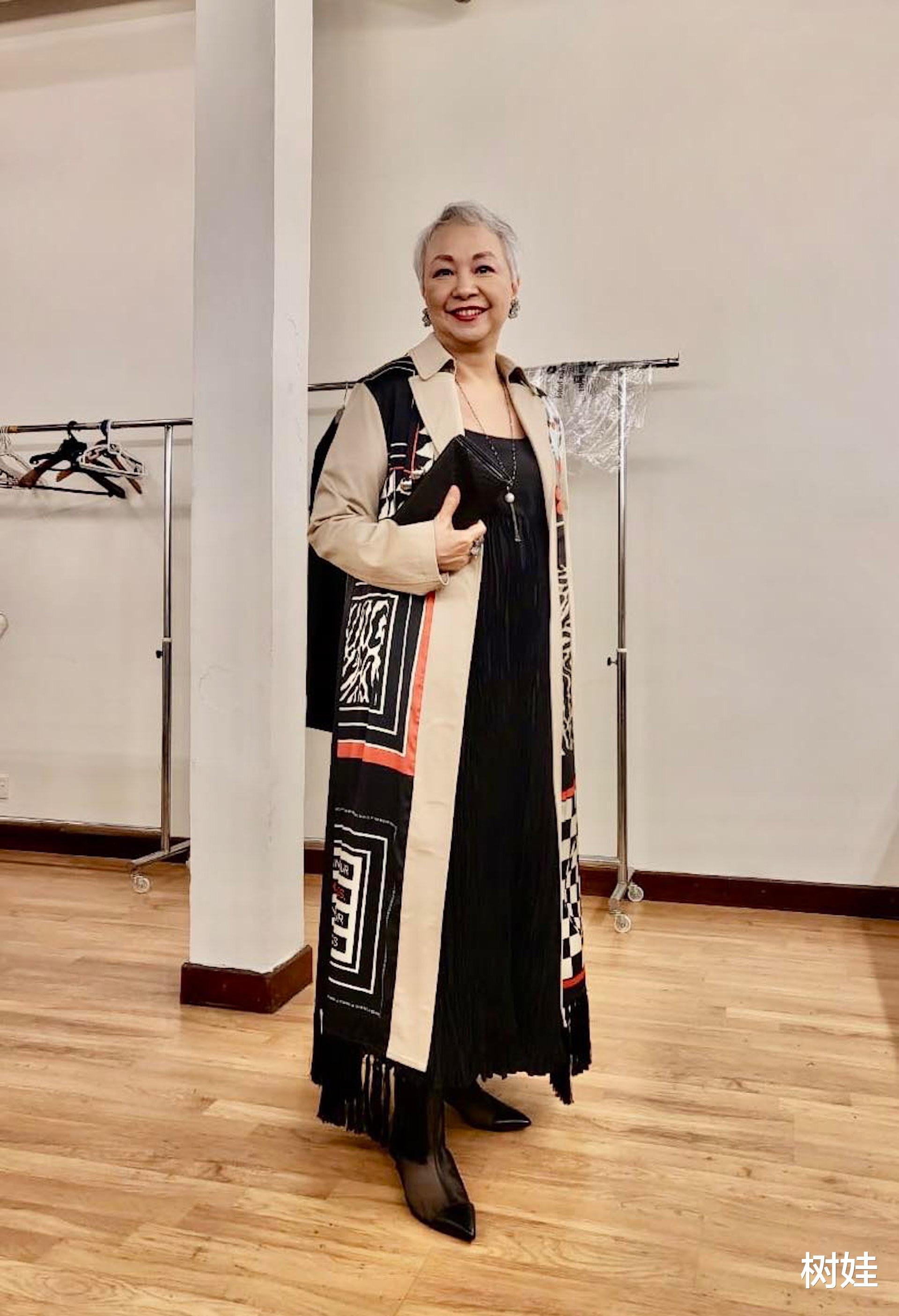 陈秋霞|钟镇涛旧爱晒婚纱照，纪念与富商结婚41年，患癌后满头白发仍优雅