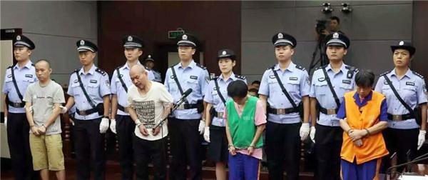 3年前,吉林一男子因被房东催租,杀了房东全家,还欺凌人家女儿