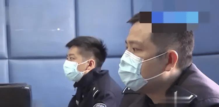 女子因迟到早退被经理处罚后,找来三男子强奸经理获刑15年