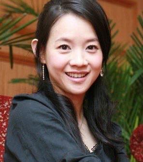 曾宝仪|如今她已48岁依旧选择不婚，原因竟是与父母“相处模式”辣眼睛