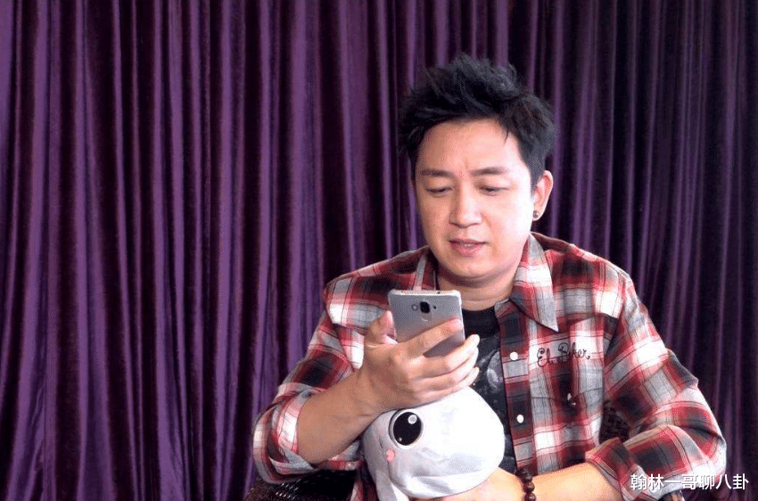 潘粤明|潘粤明晒少年照，用一个字来形容那时的自己，果然往事不能回味