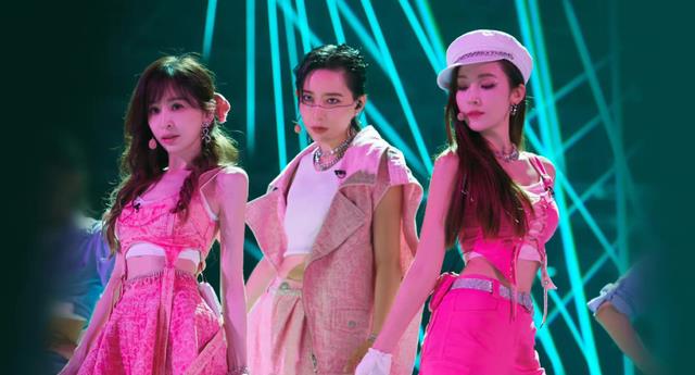 谭维维|《浪姐》决赛夜落幕，10人成团，谭维维成队长，郑秀晶为姐姐应援