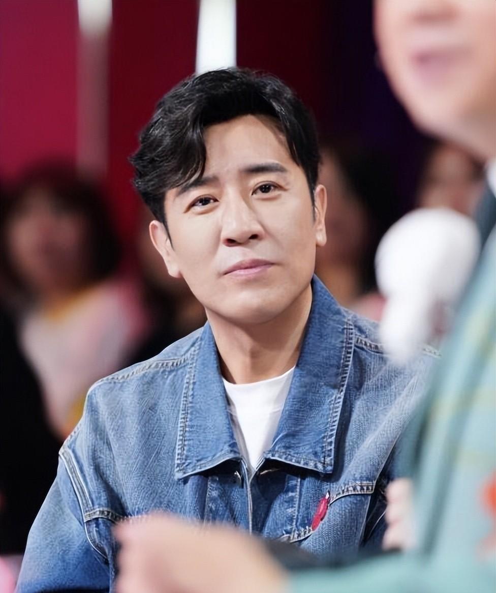 于和伟|于和伟：与妻子恩爱30年，老婆只是撞脸杨童舒，和王丽坤也很清白