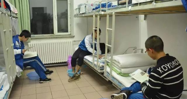 江西15岁男生失联，是高一住校生，学生曾因心情沮丧跟母亲说想哭