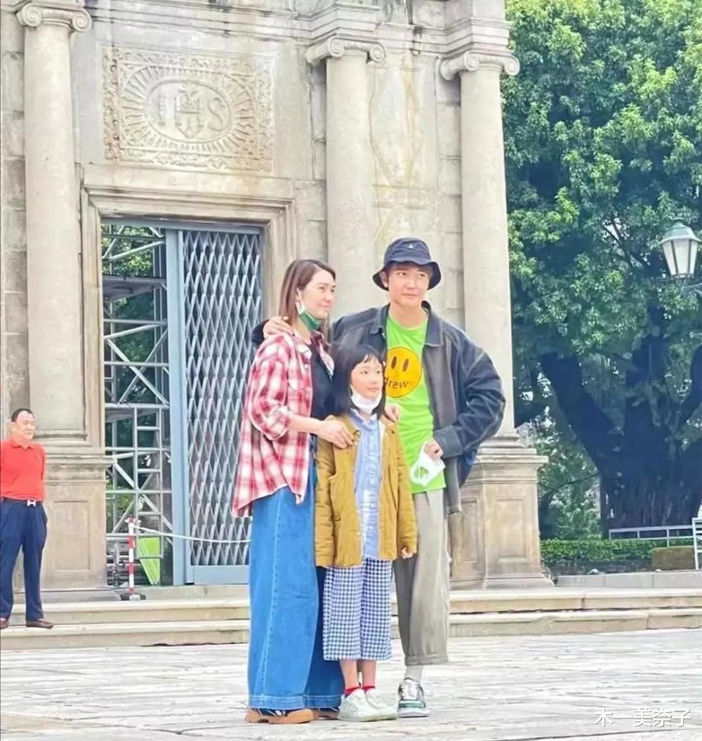 洪欣|洪欣选择原谅“前夫”，如今一家人幸福出行，多次参加老婆闺蜜局