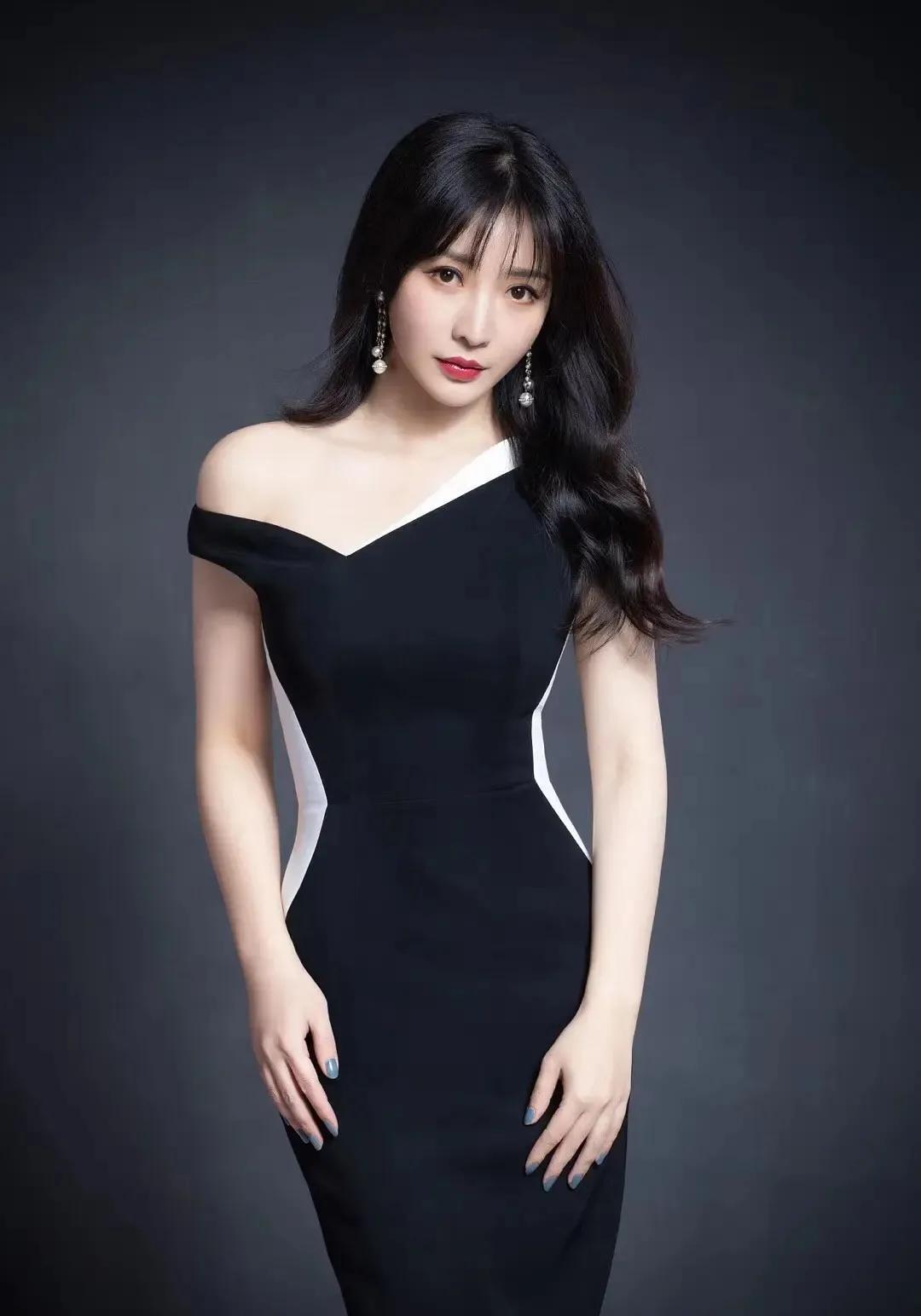 古力娜扎|柳岩已经40岁看起来状态极佳如少女般，她确实越来越年轻、漂亮