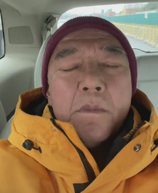 李立群|70岁李立群拍戏吃泡面，为赚钱不敢休息，曾因开厂欠下巨额债务