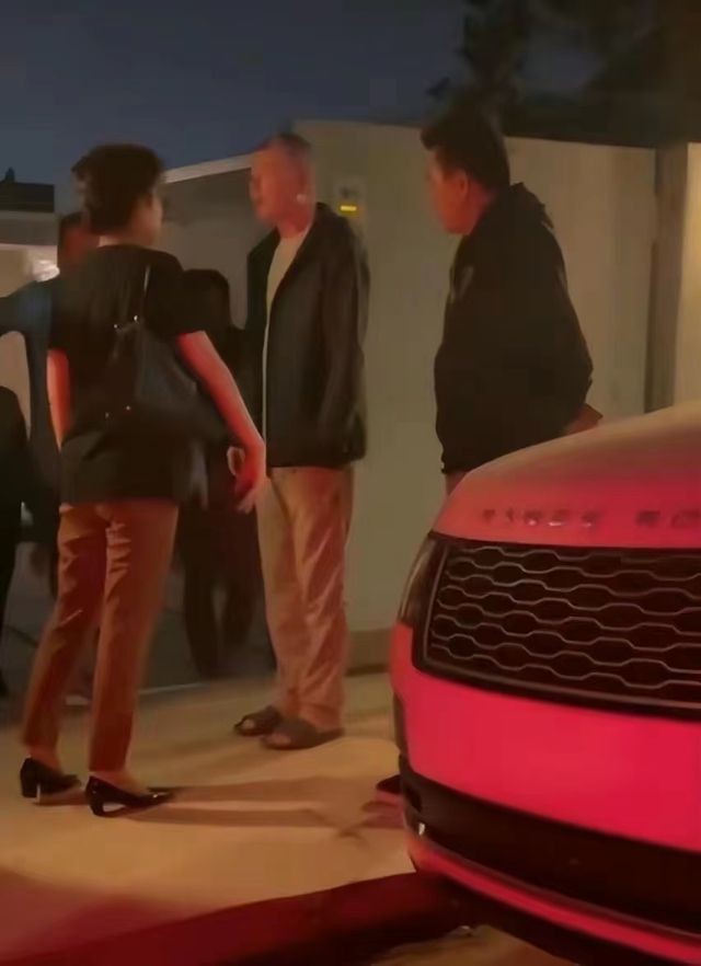 冯小刚|吴亦凡为自保曝出47人名单，冯小刚徐静蕾听到风声因此跑路？