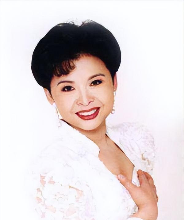 春晚|23岁火遍全国,38岁因绯闻被雪藏,“国民女星”董文华到底冤不冤