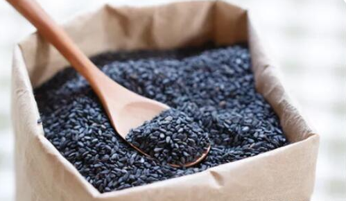 |经常吃黑芝麻，6个好处收入囊中，不知道的人可惜了！