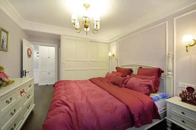 98平米的大两房,白色与实木的完美碰撞,双阳台美观又大方