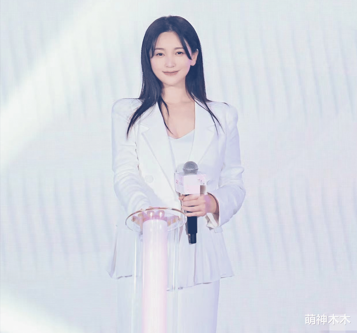 金莎|金莎新冠痊愈后首次亮相，全程未戴口罩，身材发福脸盘圆润