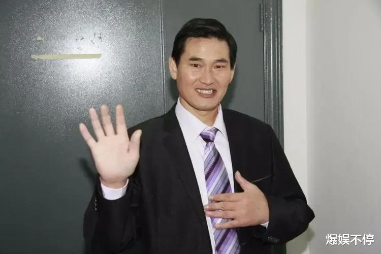 陈萌|陈萌恐成第2个陈亚男？婚纱照被爆出，女方表情满满嫌弃