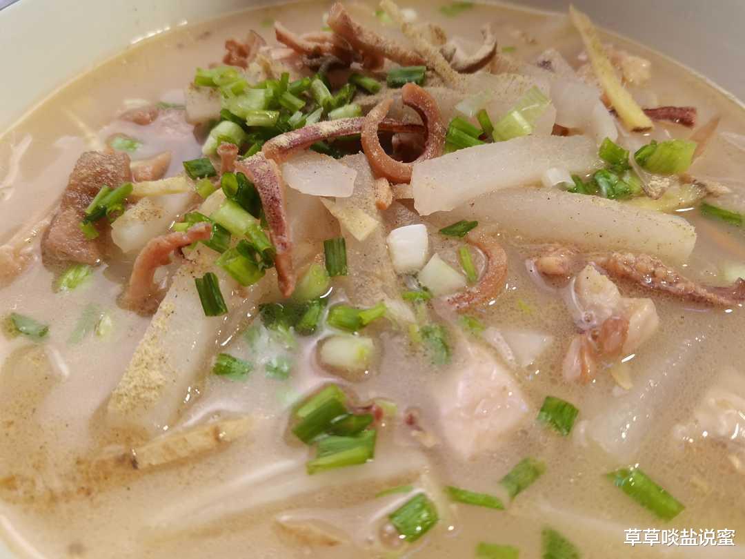 冬天的白萝卜堪称消防员，加上鱿鱼干一起炖汤，清甜鲜美不上火