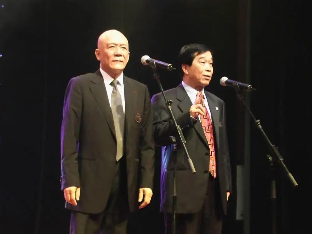 侯耀文|1985年,侯耀文日本演出遭冷场,在家憋了3天,再次上台掌声雷动