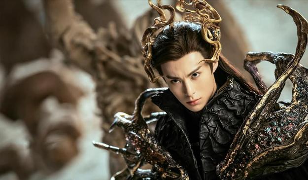 王鹤棣|都凭一部剧爆红,王鹤棣将超越肖战,年轻是最大优势!