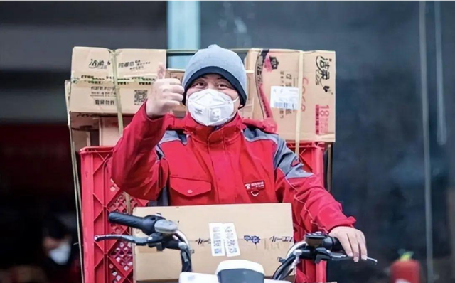 硅谷|金宜财：京东001号快递员，刘强东曾承诺他干满5年买房，后来怎样
