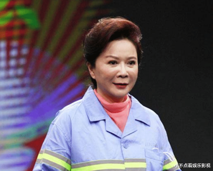 蔡明|蔡明为了演好机器人,两个月基本上没吃饭,差点在春晚上晕倒