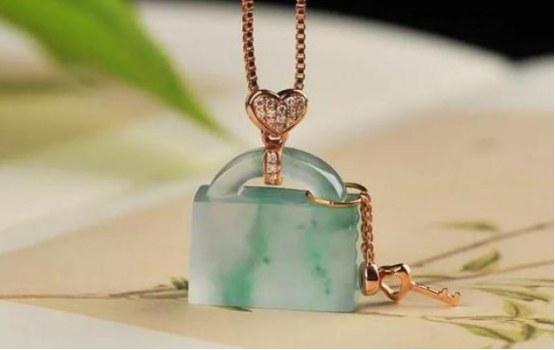 翡翠|翡翠挂件的八不买,你知道吗?