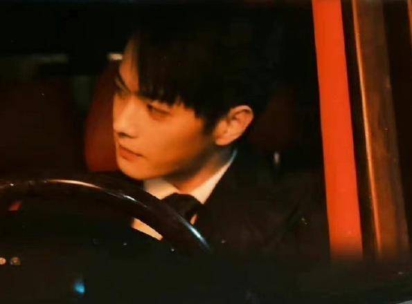 短发软萌可爱，男主眼神霸气！ 谭松韵《你比星光美丽》路透曝光！