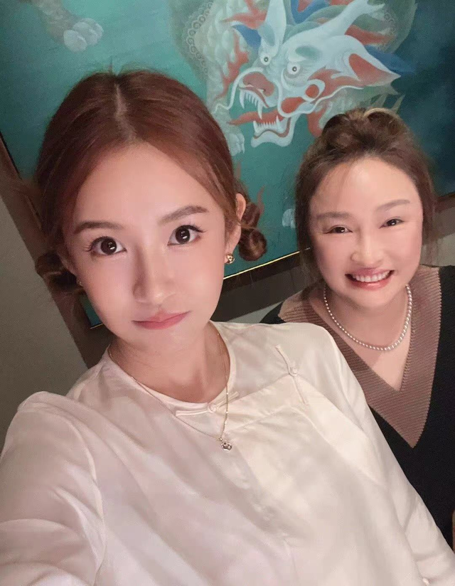 张子萱|38岁张子萱被疑怀三胎!小腹突出与月嫂同框,陈赫曾被曝想生男孩