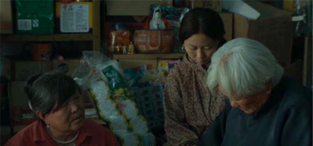 喜丧:86岁老人在杂物间吃药自杀,撕开国人人性的“遮羞布”