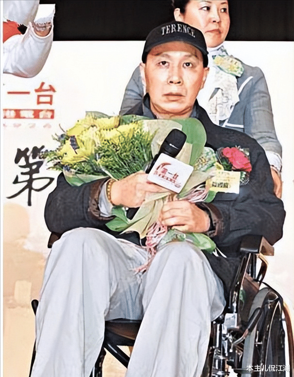 “一代歌王”蔡国权:车祸瘫痪20年,被老婆抛弃,68岁靠救济为生