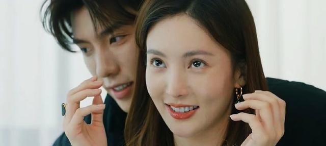 金晨|《不会恋爱》：金晨王子异CP感爆棚，但4处穿帮镜头着实太不走心