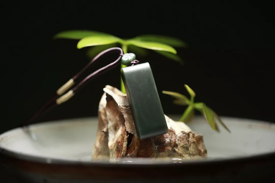 |无“饰”牌——保平安无事