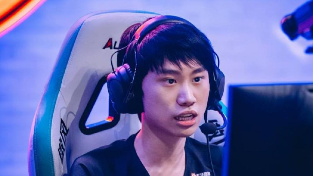 秋招|知情人爆料：WBG出钱给BLG解约刘青松！doinb续约失败，在找工作