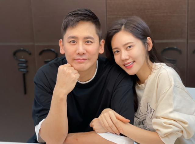 秋瓷炫|于晓光去韩国过节，4岁儿子出镜讲韩语穿红裤，秋瓷炫：想见公婆