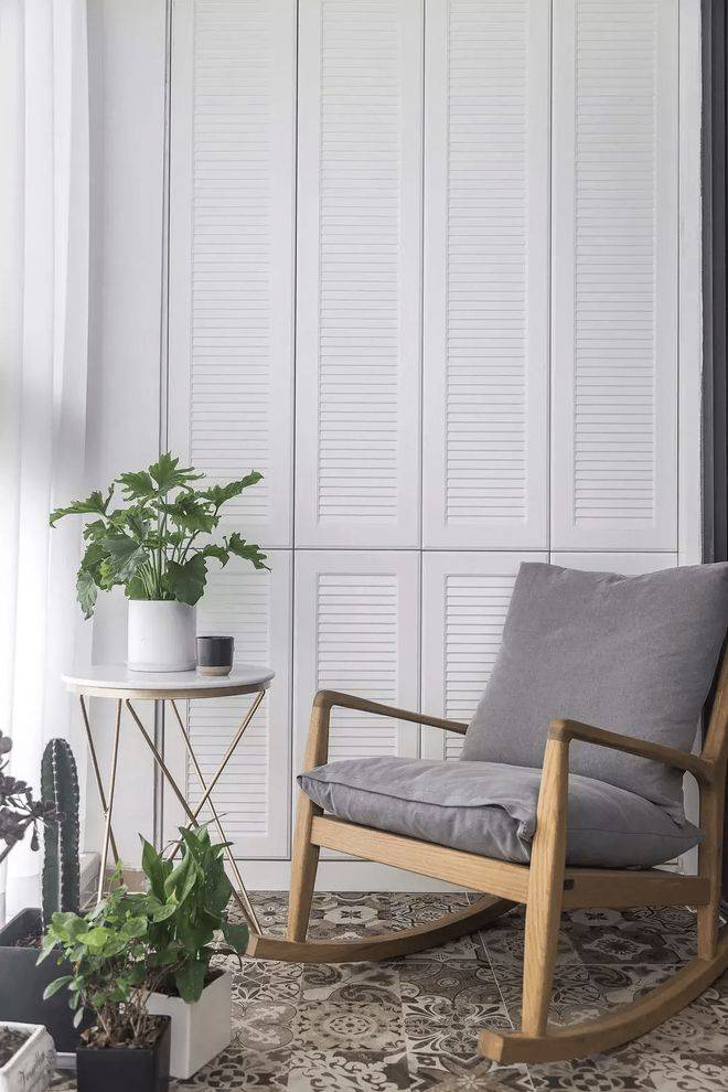 朋友家封阳台居然花了2W块,工人:物业的锅!要求用断桥铝!