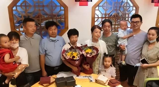 |许姚田一家亲!曝柴桑大姐直播中维护姚威田静,被质疑是拼接录音