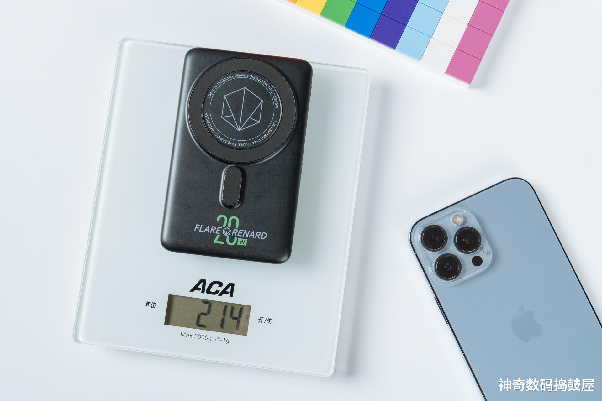 充电宝|MagSafe“咔嗒”充电更简单：闪焰狐 磁吸支架充电宝让充电更立体