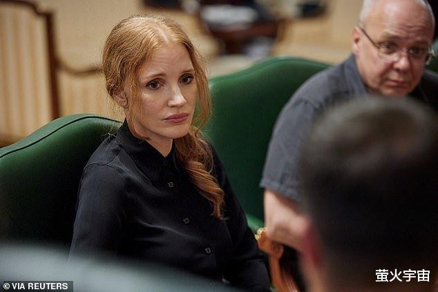 泽连斯基|泽连斯基和“劳模姐”搂腰同框,赞美好莱坞名人们到乌克兰,惹争议