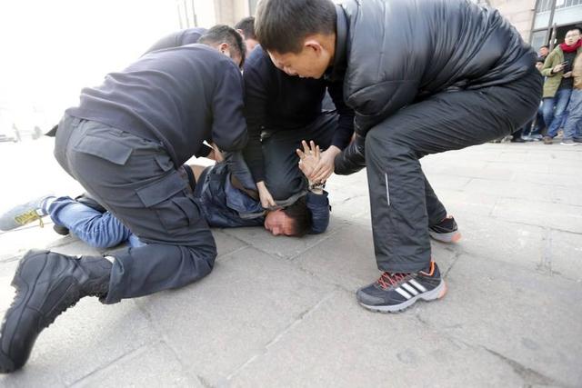07年中国第一起杀人腌尸案：怀孕情人遭毒手，夺命厨师造“美食”