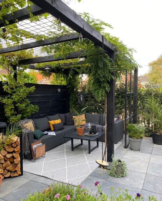 冲着露台买房是明智的，顶部搭廊架下方享受5大功能区，生活惬意