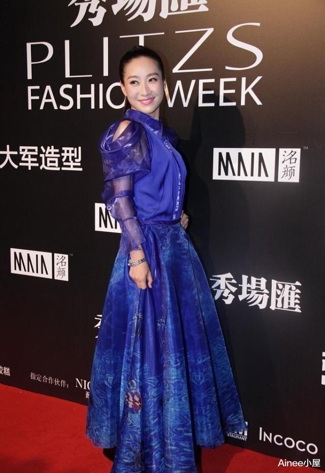 陶昕然|陶昕然挺有成熟女人味的,穿拼接泡泡袖裙贵气大方,身材也挺不错