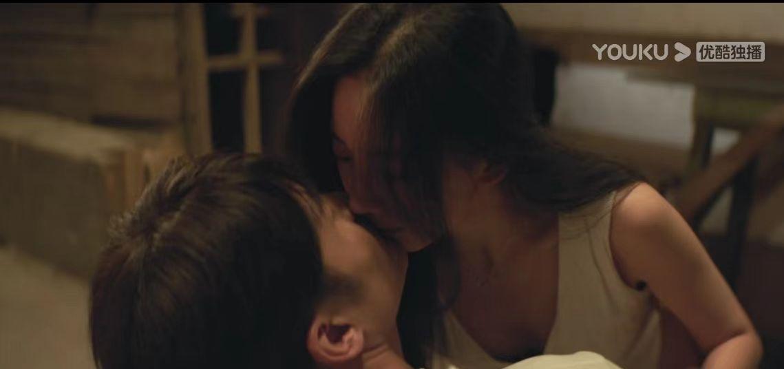 周游|《执念如影》大结局:袁睿彤决绝的那一吻,是对骆松最深情的眷恋