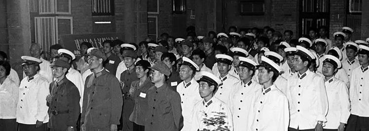 20多年里,只有1名公安特派员,如何管理几万人的乡镇?