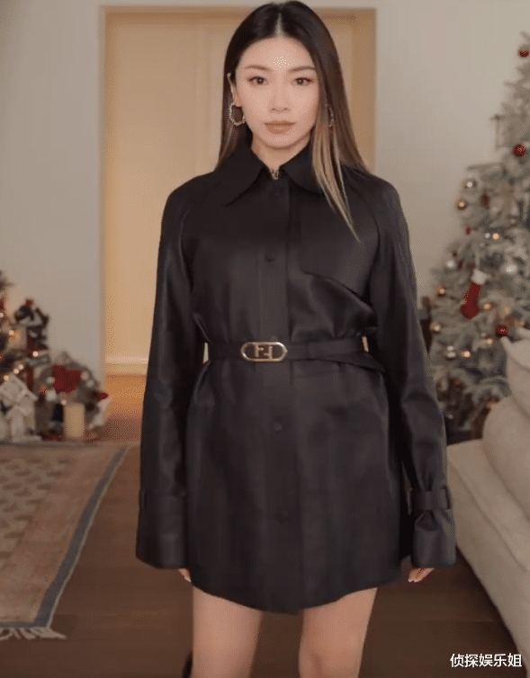 强尼·戴普|郑恺前女友挺孕肚游泳，穿宽松浴袍巧遮孕肚，妆容精致巴掌脸抢镜