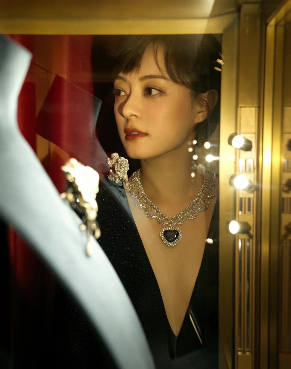 孙俪|孙俪罕见炫富!戴60克拉宝石参加晚宴好夸张,穿礼服出场太高调